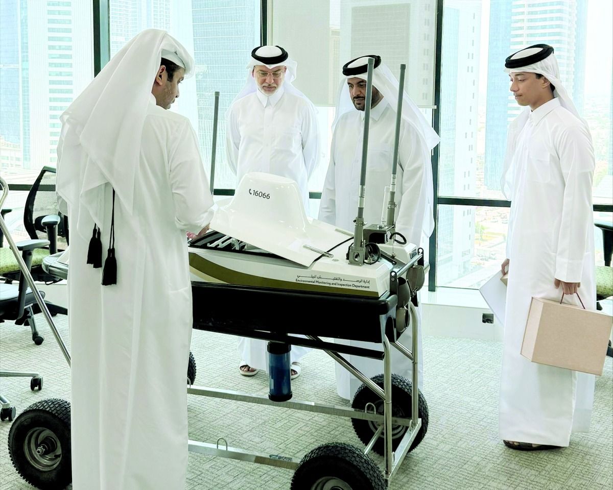 «البيئة» تُكّرم طالباً ابتكر غواصة ذكية لرصد الشعاب المرجانية