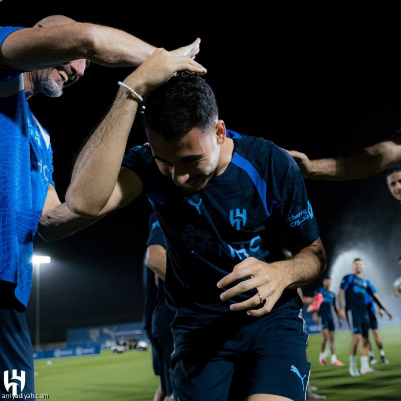 واتكينز يقود هجوم الهلال.. ومارتينيلي على الدكة
