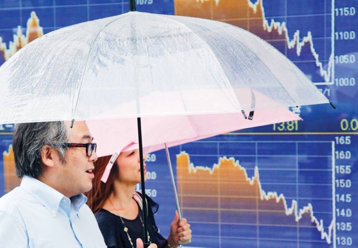 تباين البورصات الأوروبية.. و«إعادة هيكلة» ترفع أسهم «فولكسفاجن»
