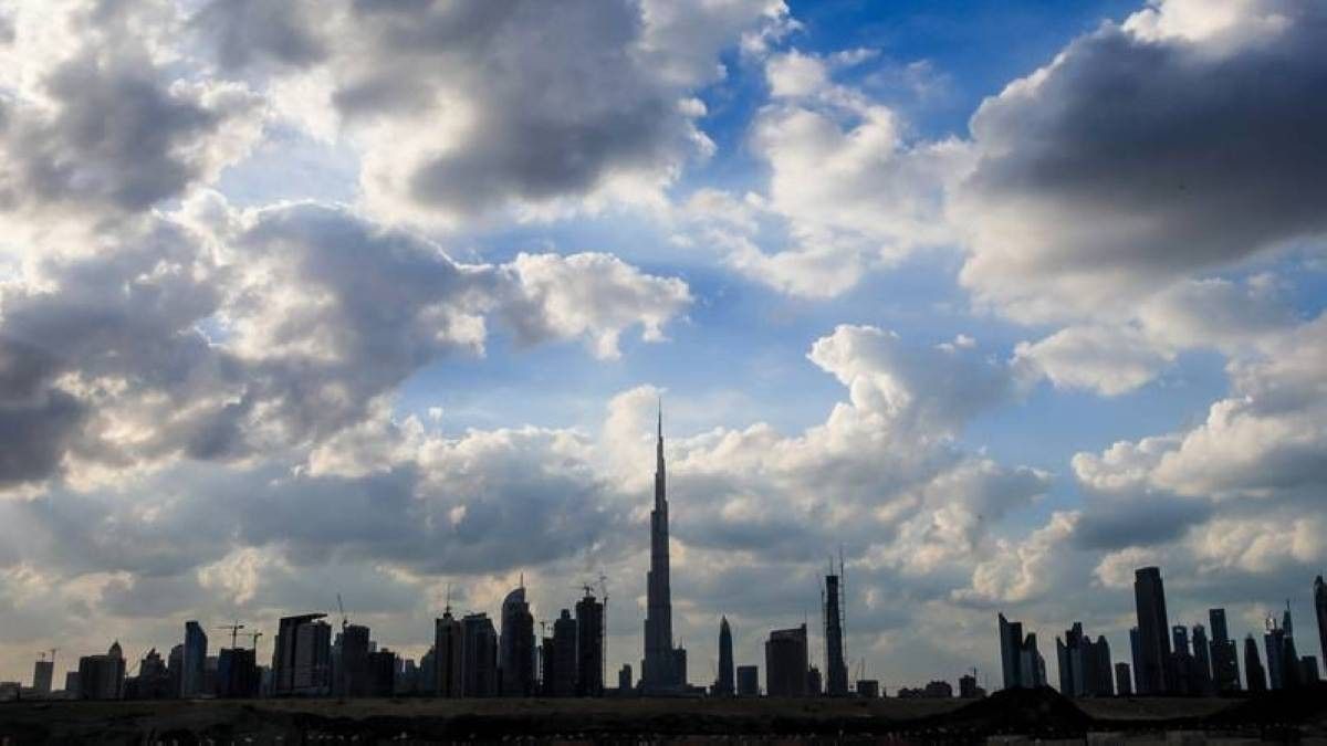 الإمارات.. طقس الغد صحو إلى غائم جزئياً