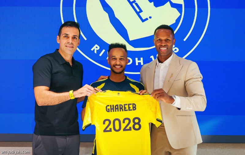 حتى 2028.. غريب مستمر مع النصر