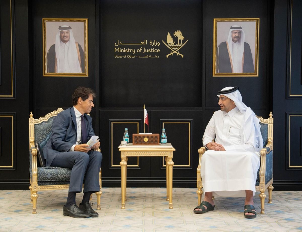 وزير العدل ووزير الدولة لشؤون مجلس الوزراء يجتمع مع سفير إيطاليا