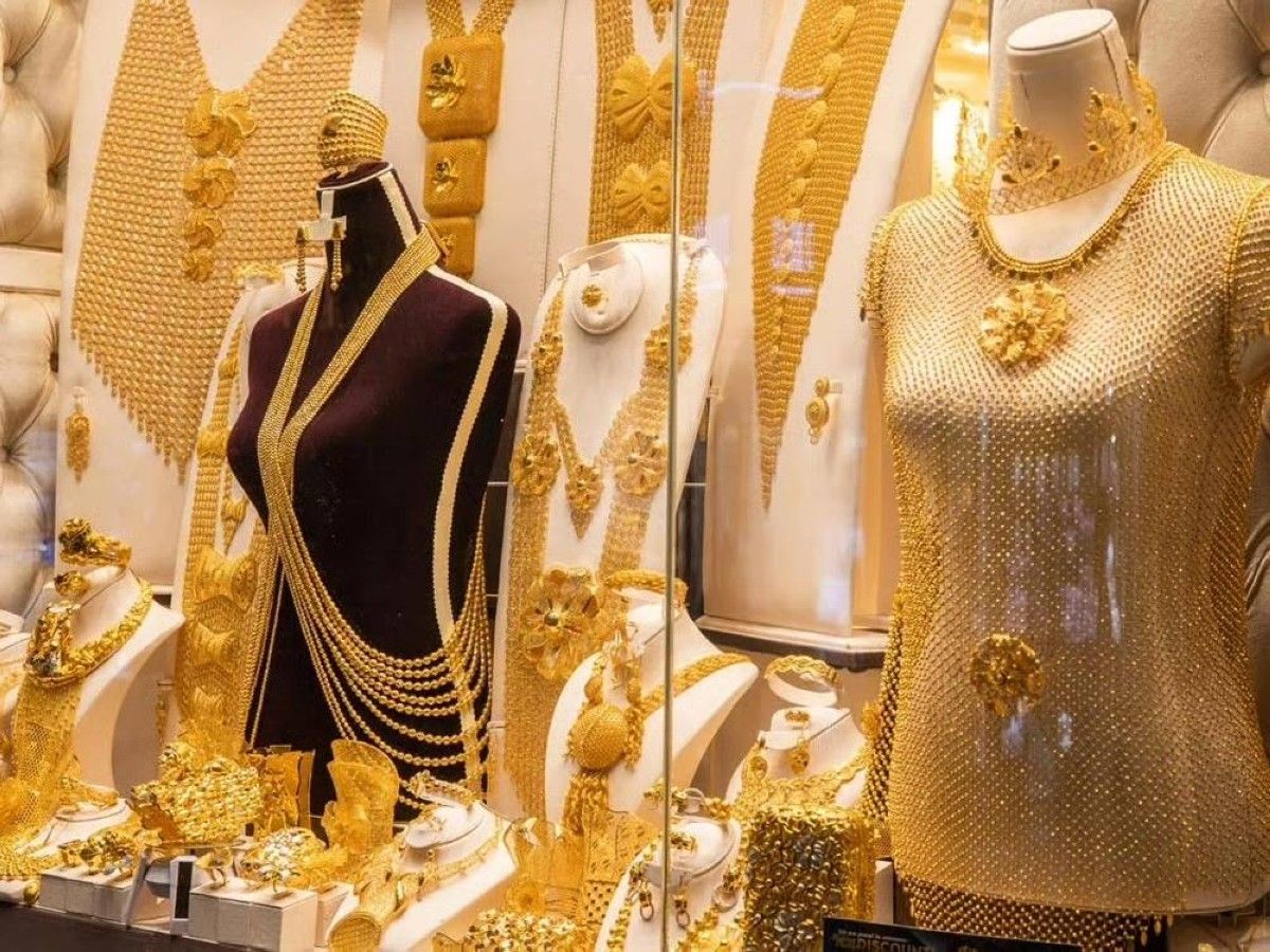 الإمارات.. تراجع أسعار الذهب واستقرار الفضة