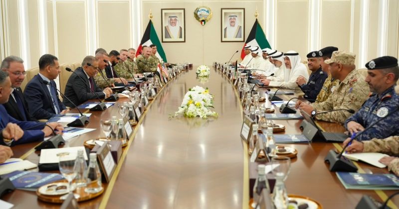 اليوسف مترئساً الاجتماع مع الوفدين العراقي والأميركي