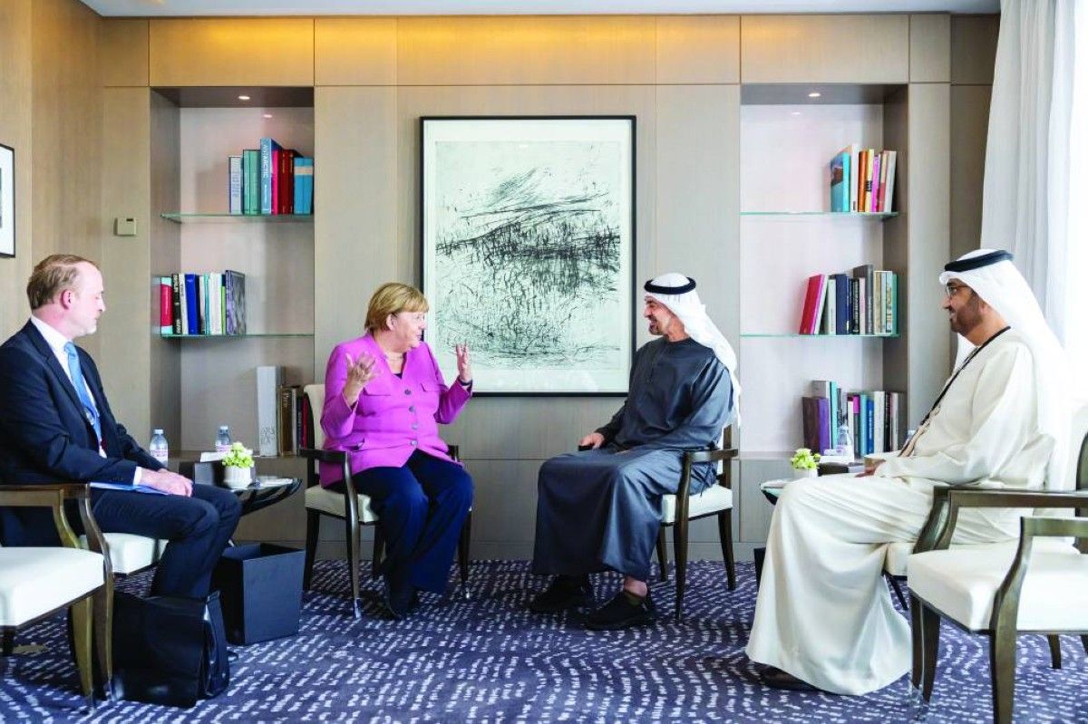 رئيس الدولة يشيد بدور أنجيلا ميركل في تطوير العلاقات الإماراتية - الألمانية