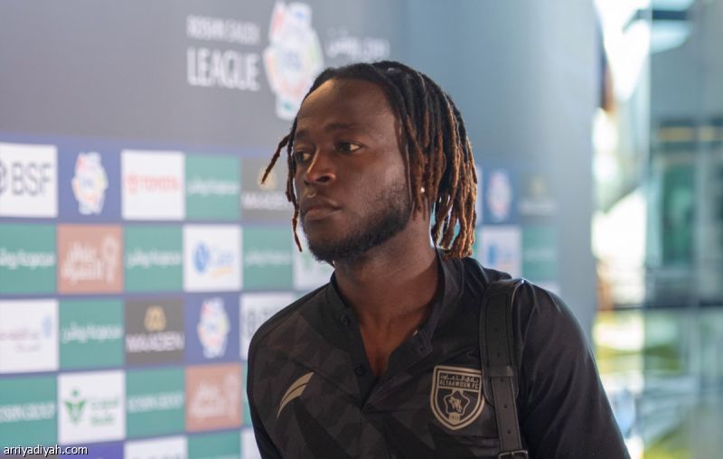إصابتان وقرار فني يغيرون التعاون أمام الهلال