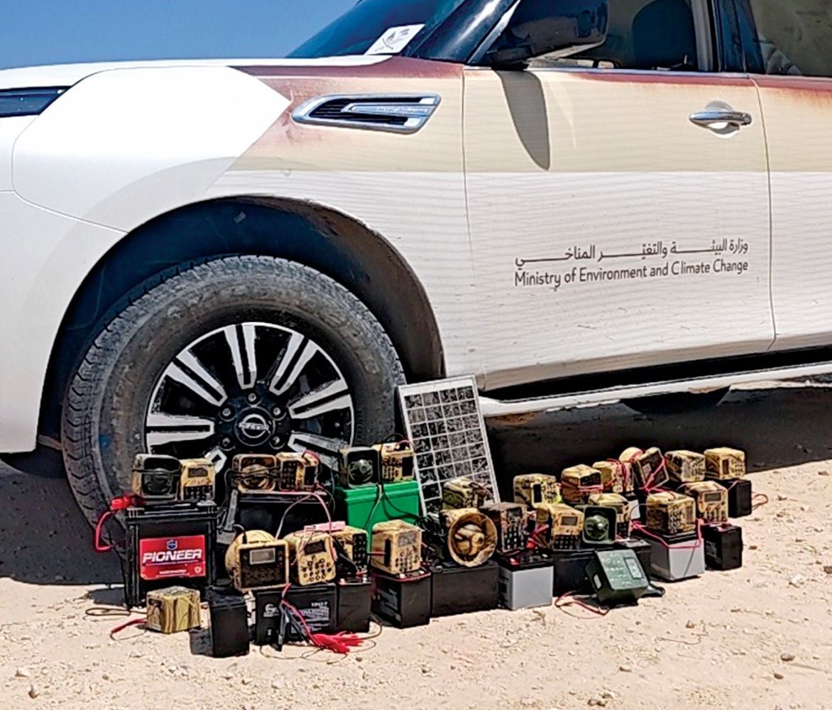 «البيئة» تضبط أجهزة مناداة الطيور بمحمية الريم