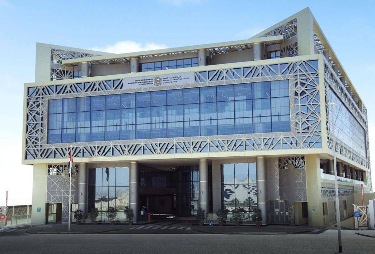 الإمارات.. انتهاء حظر العمل وقت الظهيرة غداً