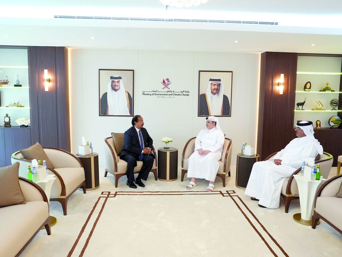 وزير البيئة يجتمع مع سفير إريتريا