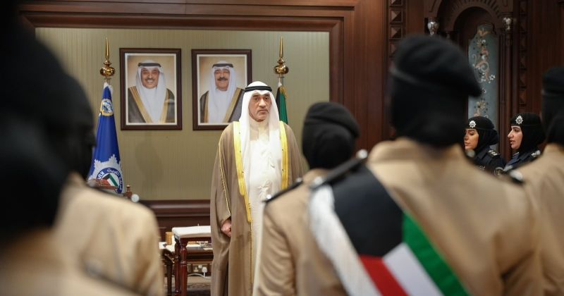 رئيس مجلس الوزراء بالإنابة ووزير الداخلية يشهد أداء القسم لـ14 خريجة