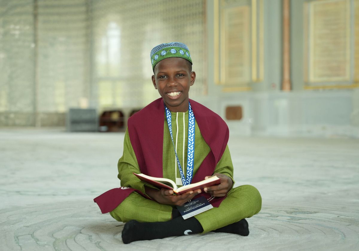 من اليُتم إلى منصة التتويج في الدوحة.. مكفول غامبي لدى «قطر الخيرية» يفوز بمسابقة قرآنية دولية