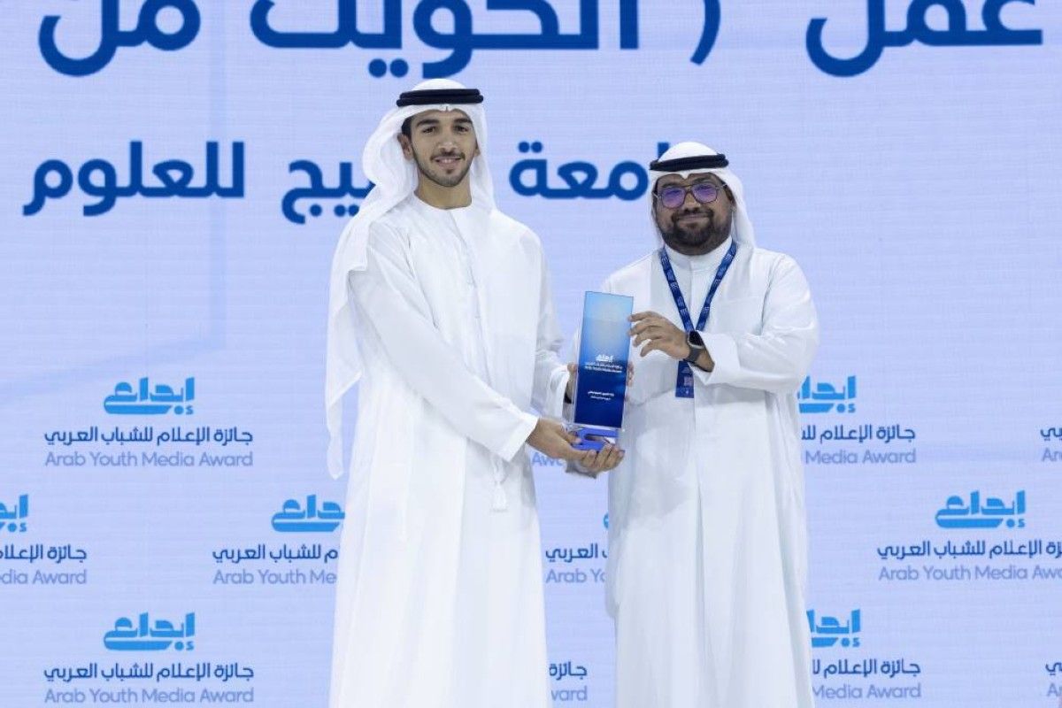 برعاية أحمد بن محمد.. محمد بن راشد بن محمد يسلم الجوائز للفائزين بجائزة الإعلام للشباب العربي