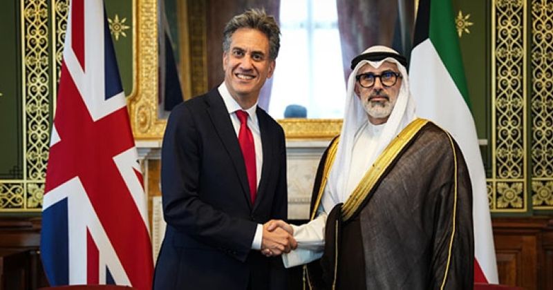 الجابر وميليباند: تكثيف التنسيق الكويتي - البريطاني لمواجهة التحديات