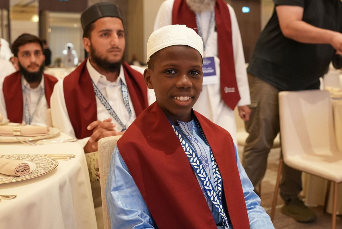 من اليُتم إلى منصة التتويج في الدوحة.. مكفول غامبي لدى «قطر الخيرية» يفوز بمسابقة قرآنية دولية