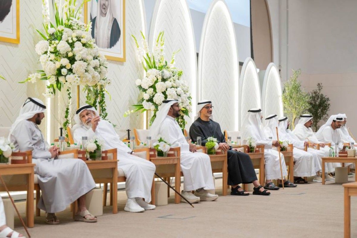 خالد بن محمد بن زايد يشهد العرس الجماعي لقبيلة العوامر