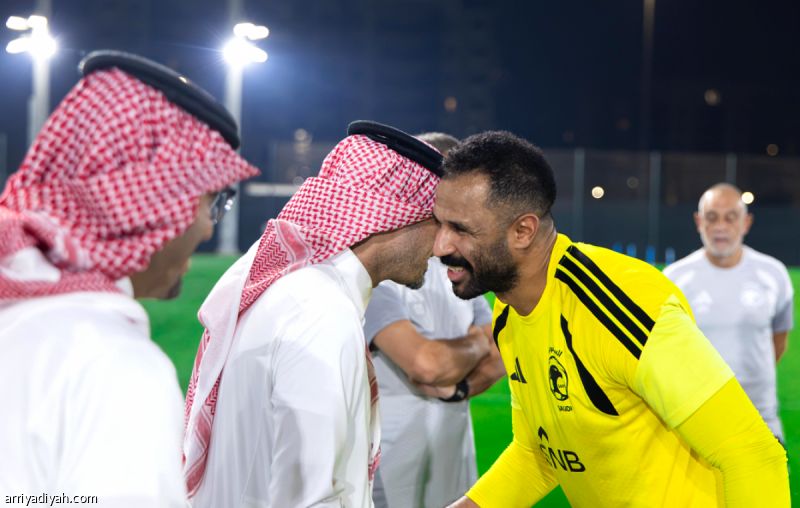 وزير الرياضة يدعم «الأخضر»