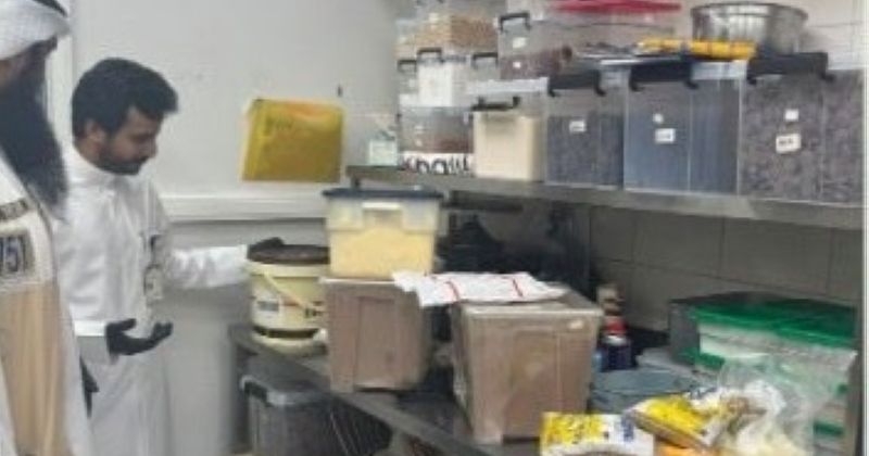 «هيئة الغذاء»: 6 مخالفات وإتلاف 40.660 كيلوغرام من المواد الغذائية المنتهية الصلاحية في «العارضية الحرفية»
