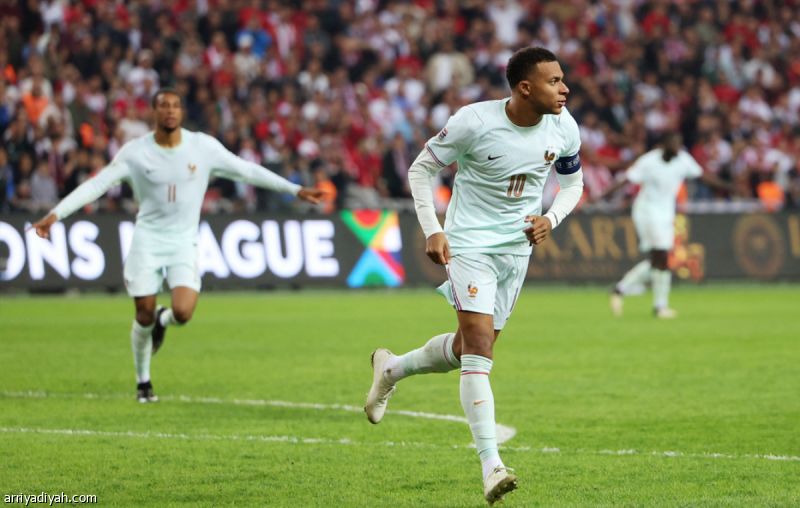 دوري الأمم: مبابي يهدي زيدان الفوز الأول.. ويخرج مصابا