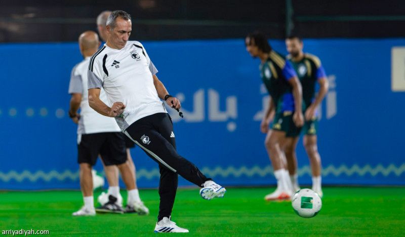 دونيس يؤجّل التشكيل.. العقيدي يغيب 5 أسابيع