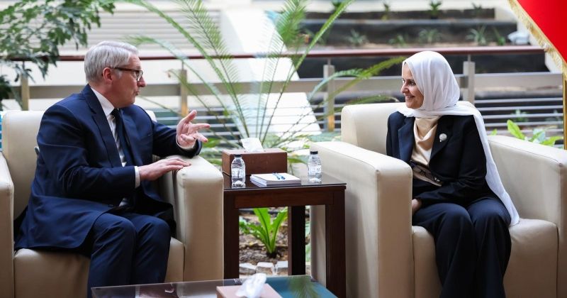الفليج: تبني التقنيات الحديثة لتعزيز كفاءة الإنتاج الزراعي وترشيد استخدام المياه