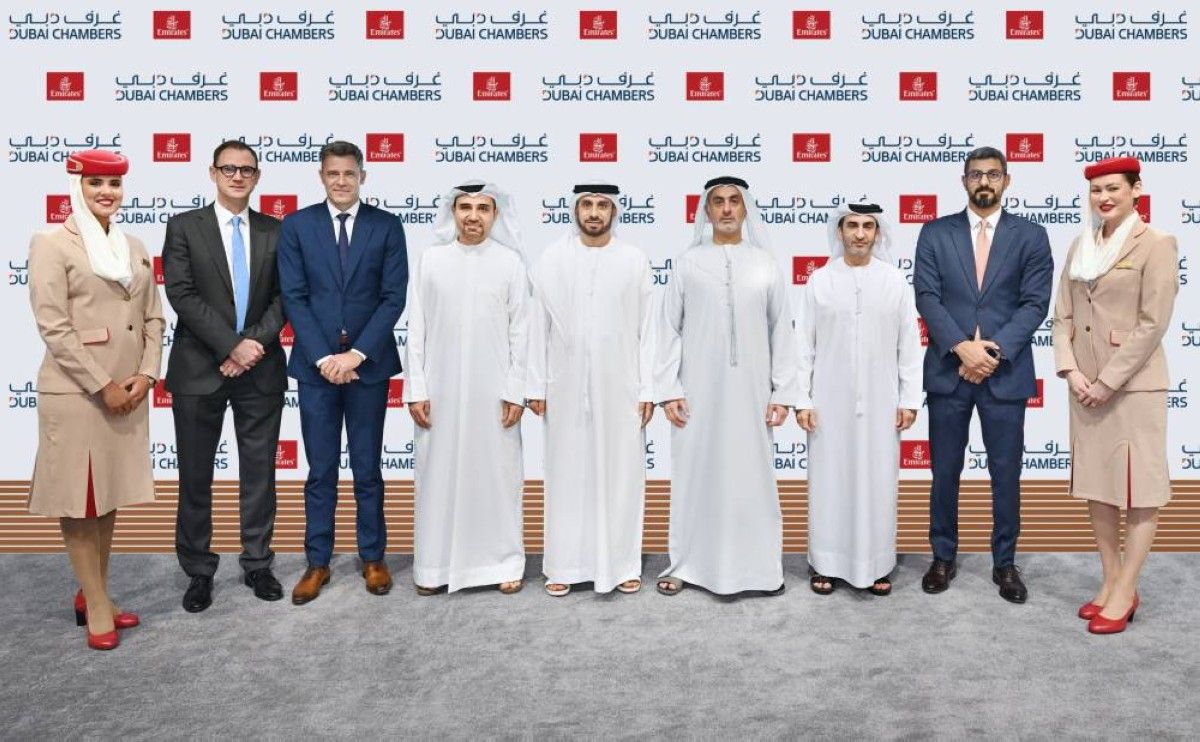 تفاهم بين «طيران الإمارات» وغرف دبي لتعزيز تنافسية الشركات الصغيرة والمتوسطة