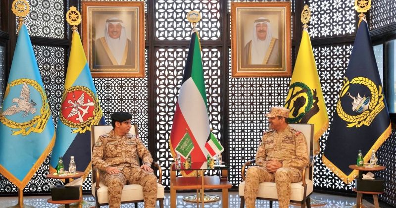 رئيس الأركان يبحث تعزيز التعاون العسكري مع رئيس التخطيط الاستراتيجي في البحرية السعودية