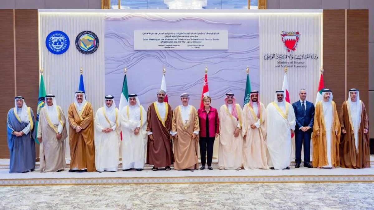«المركزي» يبحث تعزيز استدامة النمو ودعم تنويع الاقتصاد