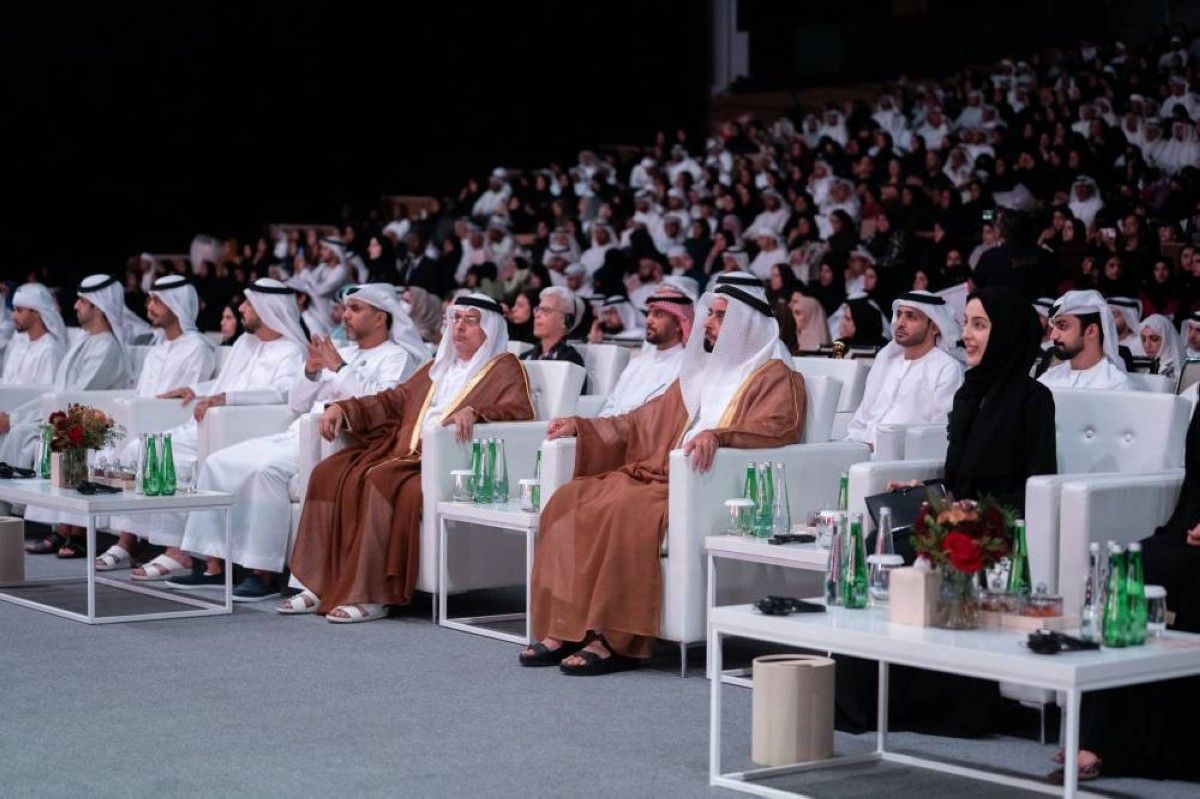 سيف بن زايد يشهد حفل تخريج دفعة "صناع المستقبل" 2026 من جامعة زايد