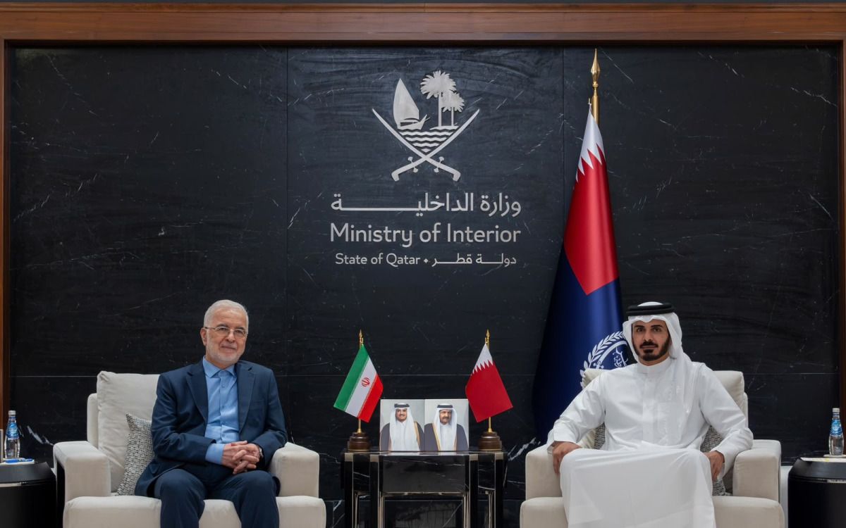وزير الداخلية يجتمع مع نظيره الإيراني