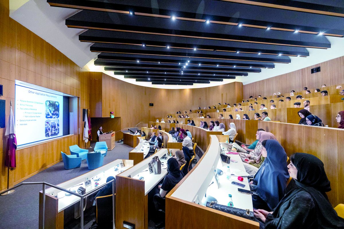 في لقاء موسع بحضور ذويهم مع مكتب التواصل الجامعي .. 140 طالباً بالثانوية يستكشفون أجواء «وايل كورنيل»