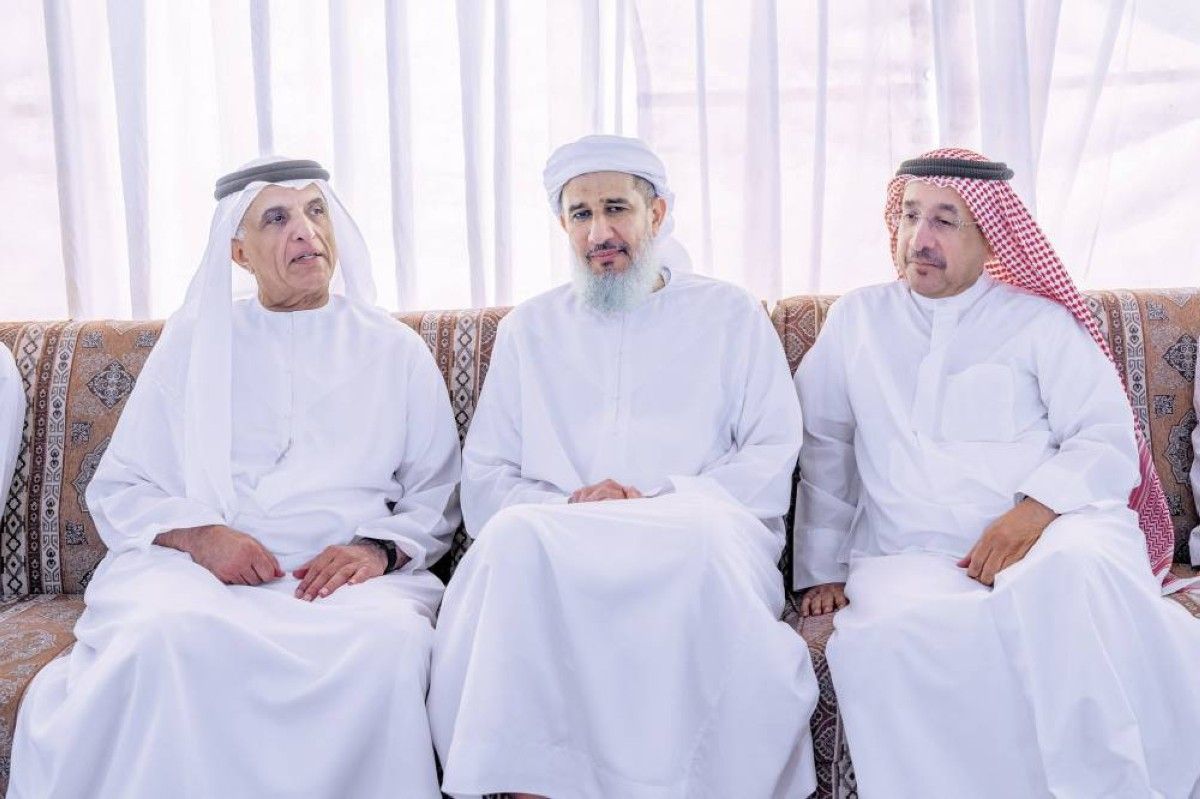 سعود بن صقر يعزي في وفاة إبراهيم الطنيجي
