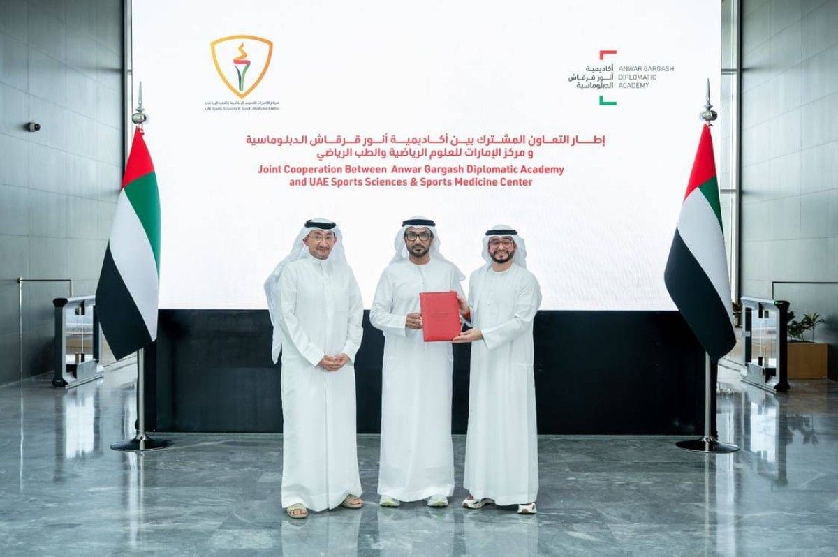 تعاون بين أكاديمية أنور قرقاش الدبلوماسية و"مركز الإمارات للعلوم الرياضية"