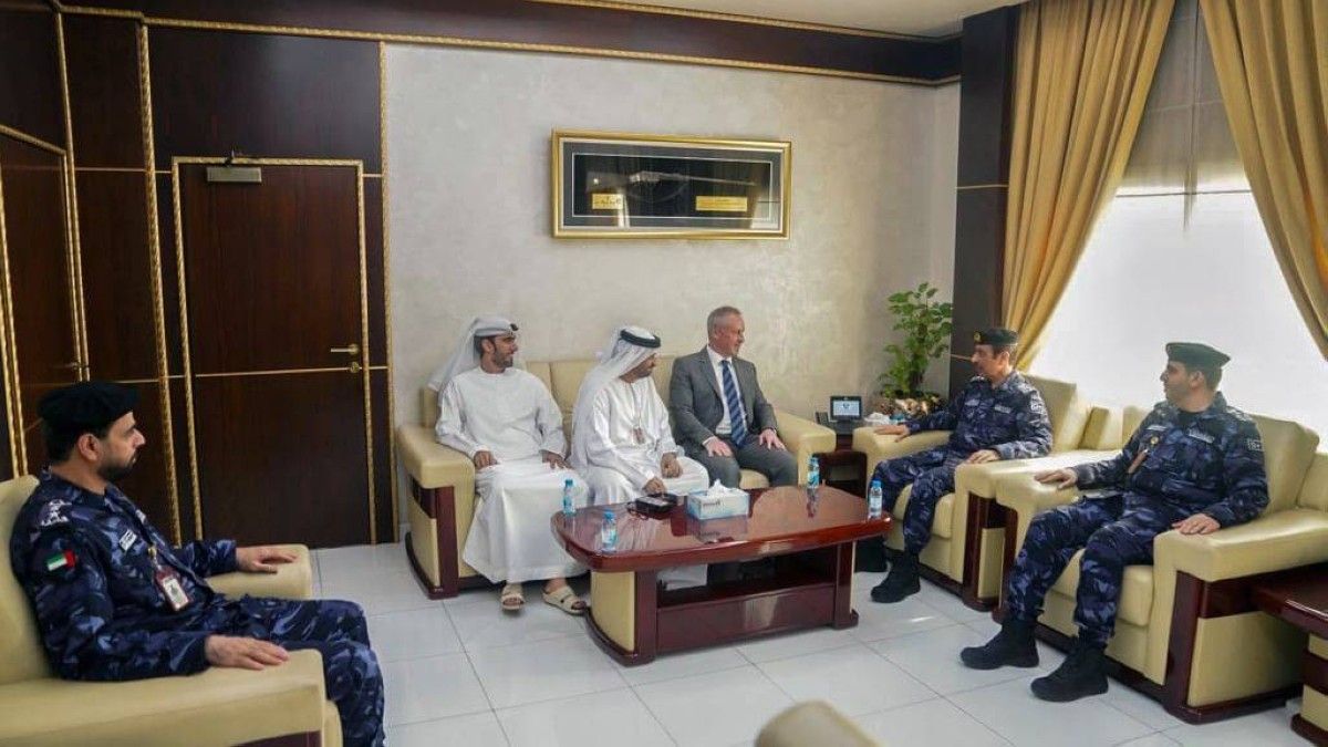 شرطة عجمان ومستشفى الشيخ خليفة يبحثان تعزيز التعاون الصحي والأمني