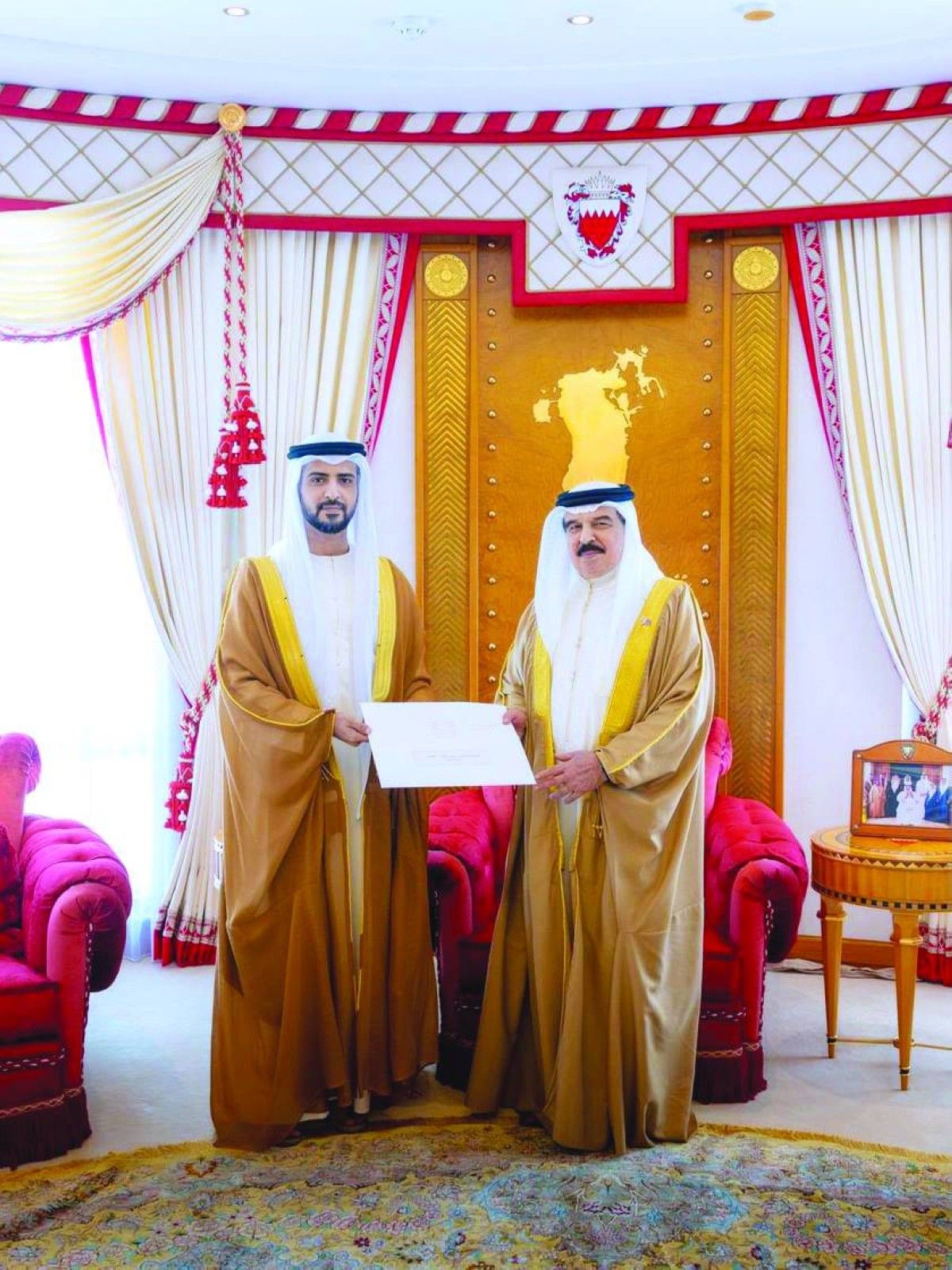 محمد بن زايد يدعو ملك البحرين لحضور مؤتمر الأمم المتحدة للمياه