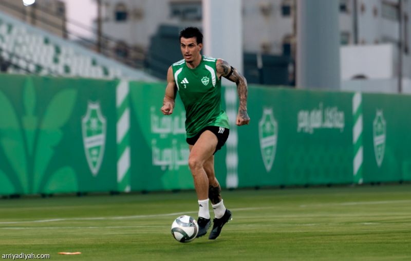 الأهلي.. إيبانيز يقترب و3 يلازمون العيادة