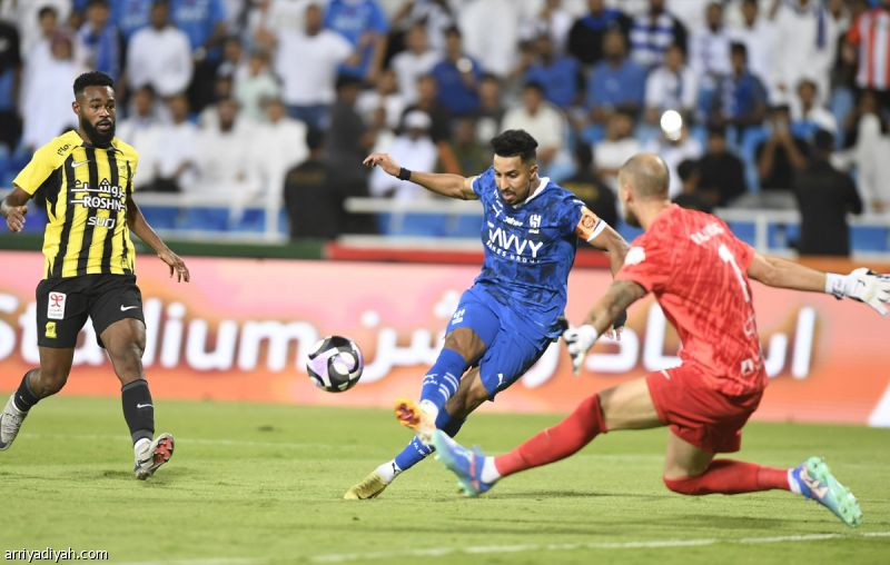 في الرياض.. الهلال يتفوق على الاتحاد