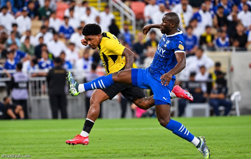 المرة الأولى.. الثامنة تجمع الهلال والاتحاد