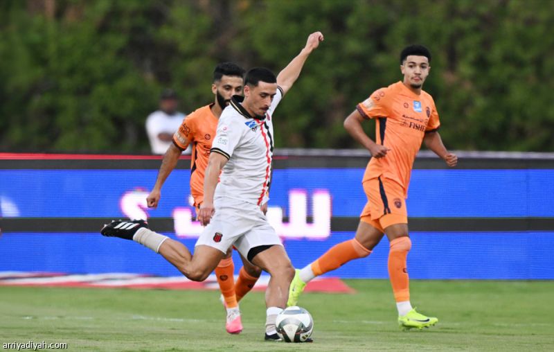 الفيحاء والرياض يسجلان التعادل الرابع
