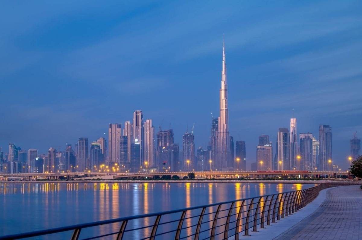 الإمارات.. طقس صحو نهاراً رطب ليلاً غداً