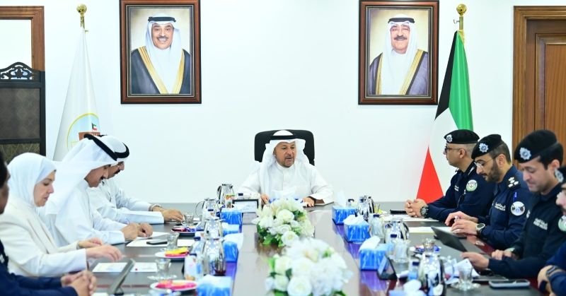 المحافظ مترئساً الاجتماع