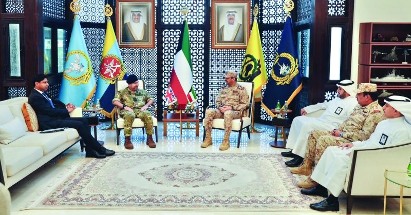 رئيس الأركان مستقبلاً الفريق ألجرين بحضور وكيل الدفاع وسفير بريطانيا