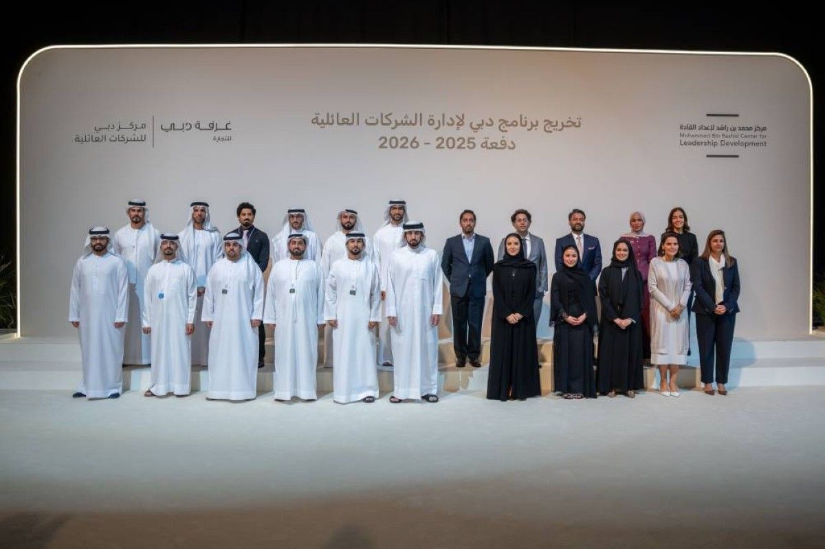 أحمد بن محمد يشهد تخريج الدورة الثالثة من برنامج دبي لإدارة الشركات العائلية