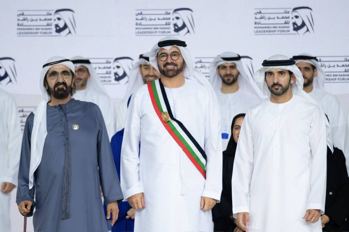 محمد بن راشد يرافقه حمدان بن محمد يشهد "ملتقى محمد بن راشد للقادة"