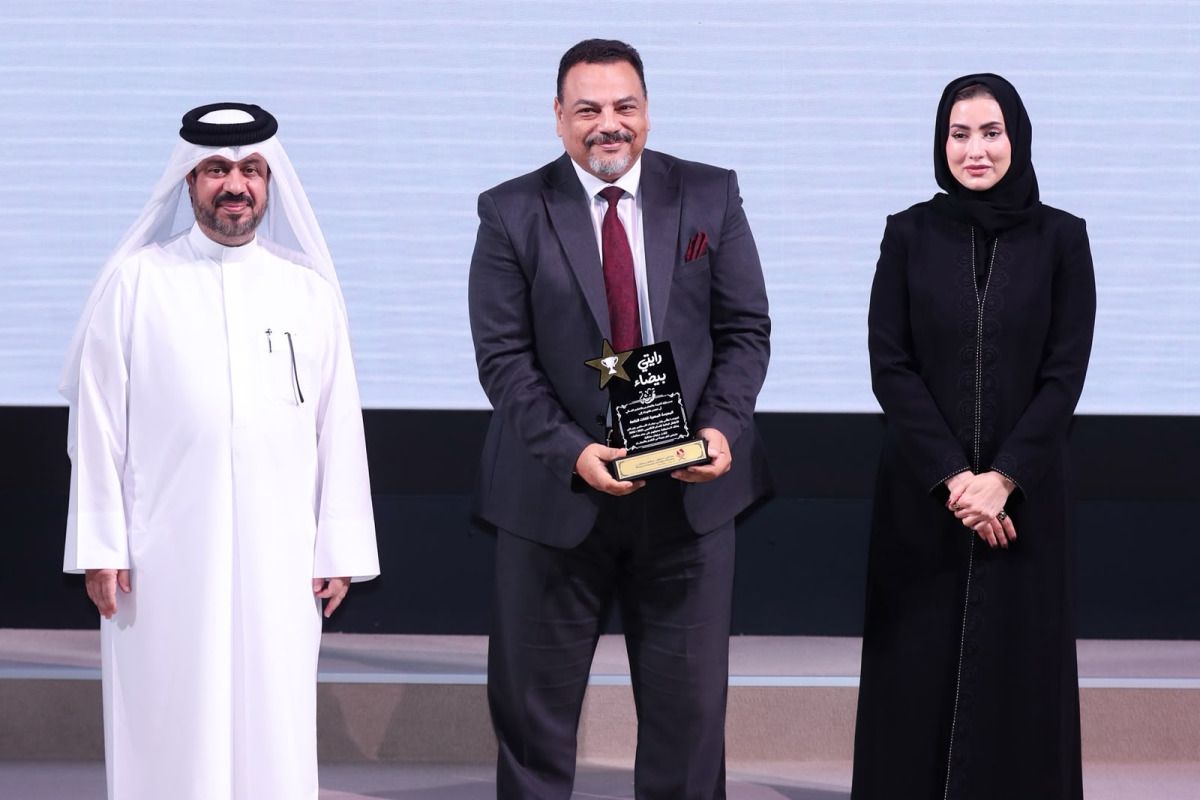 تقديرًا لجهودها في الارتقاء بالمنظومة التعليمية .. المدرسة المصرية تفوز بكأس الجائزة