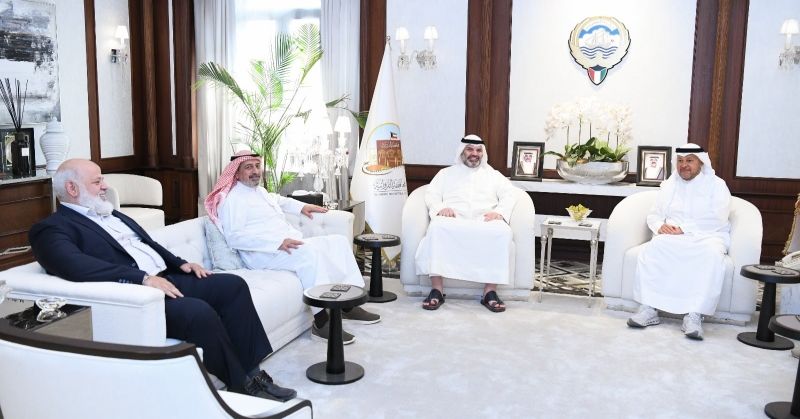 المحافظ مستقبلاً مسؤولي شركة الدار الهندسية
