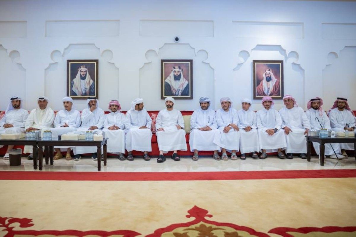 حمدان بن محمد يقدم واجب العزاء في محمد حمد بن قطامي العامري