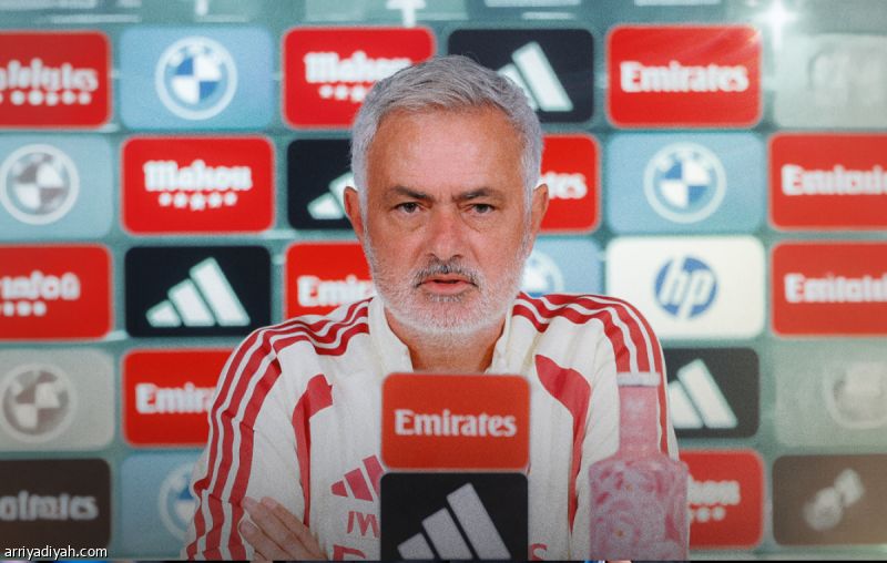 مورينيو لـ «فينيسيوس»: غادر الدوري وابحث عن ملاعب محترمة