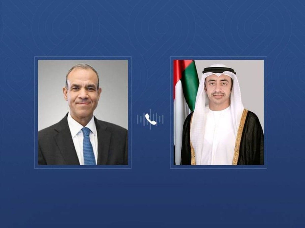 عبدالله بن زايد يبحث مع وزير الخارجية المصري هاتفياً التطورات الإقليمية