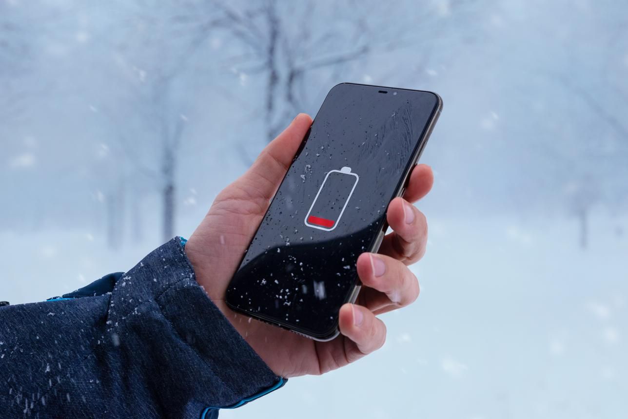 هل يؤثر البرد على هاتفك؟ 7 خطوات للحفاظ على البطارية والأداء
