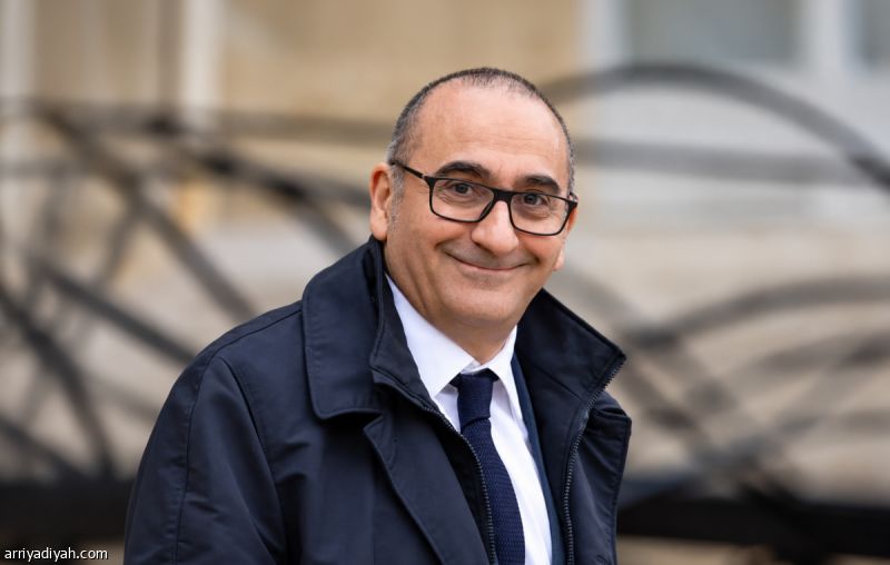 وزير الداخلية الفرنسي يستبعد تأجيل باريس وبرشلونة